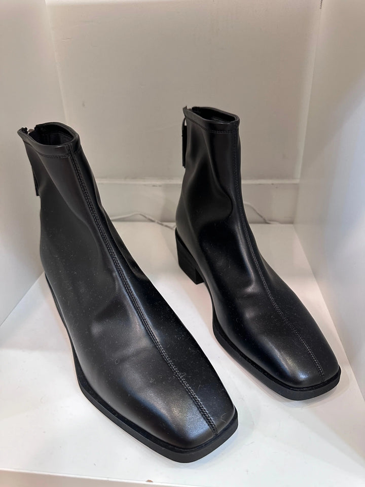 An image of a  Black-39-US-8 1160 Zip-Up Ankle Boots by  Mirra Masa