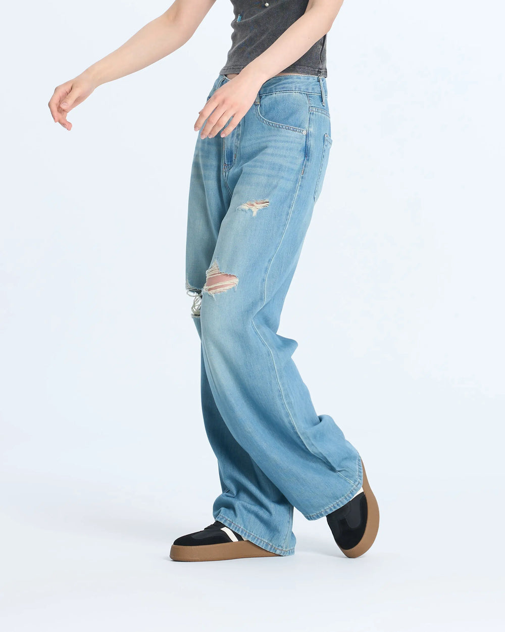 An image of a   HZ8923 Distressed Jeans by  Mirra Masa